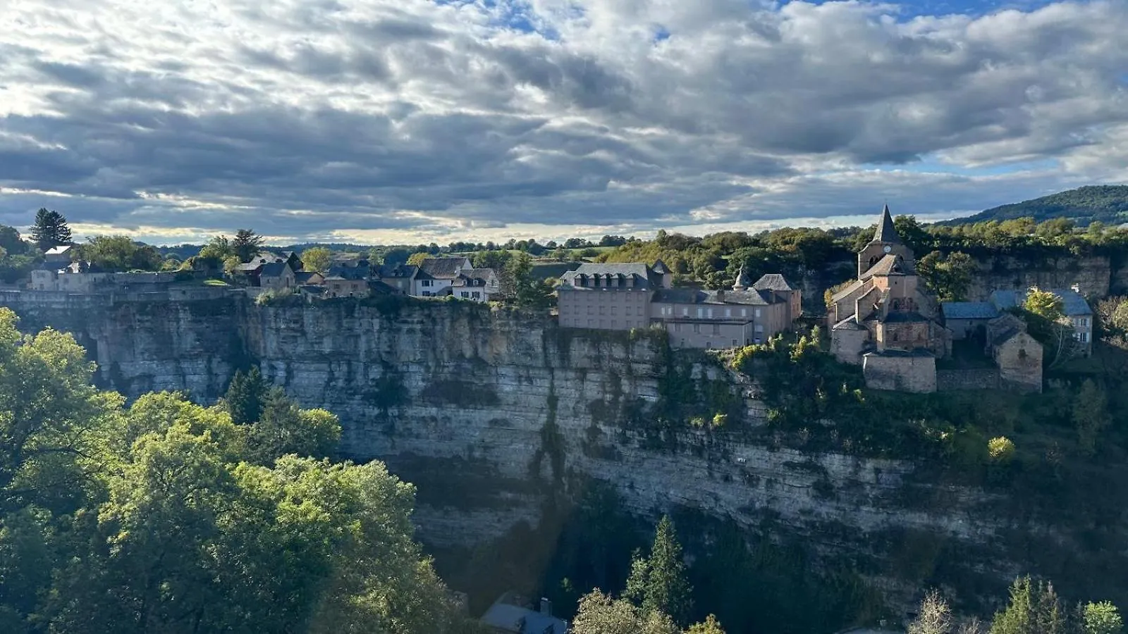 Gite Du Portail Fleuri Senergues