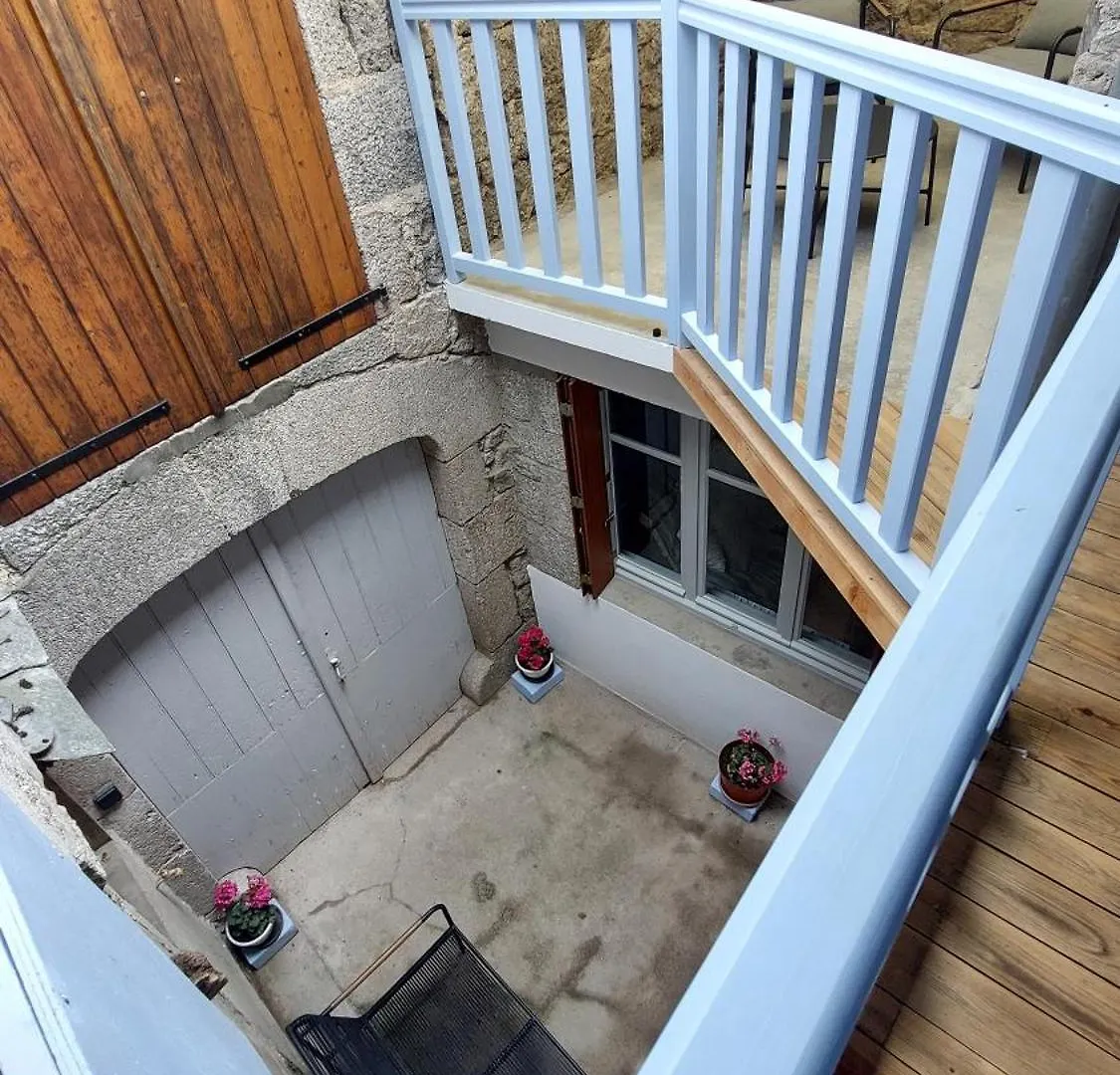 Gite Du Portail Fleuri Senergues Bed & Breakfast